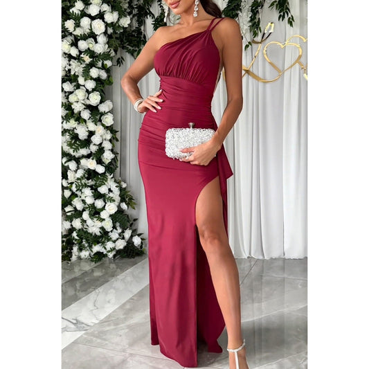 Vestido con pierna abierta