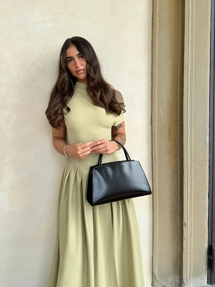 Vestido plisado verde elegante